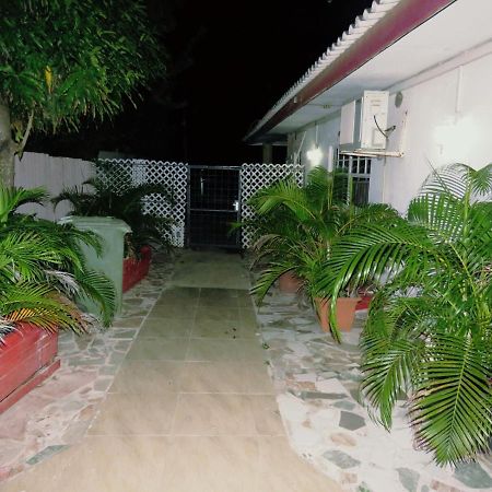 Dan & Sher Apartments Willemstad Luaran gambar